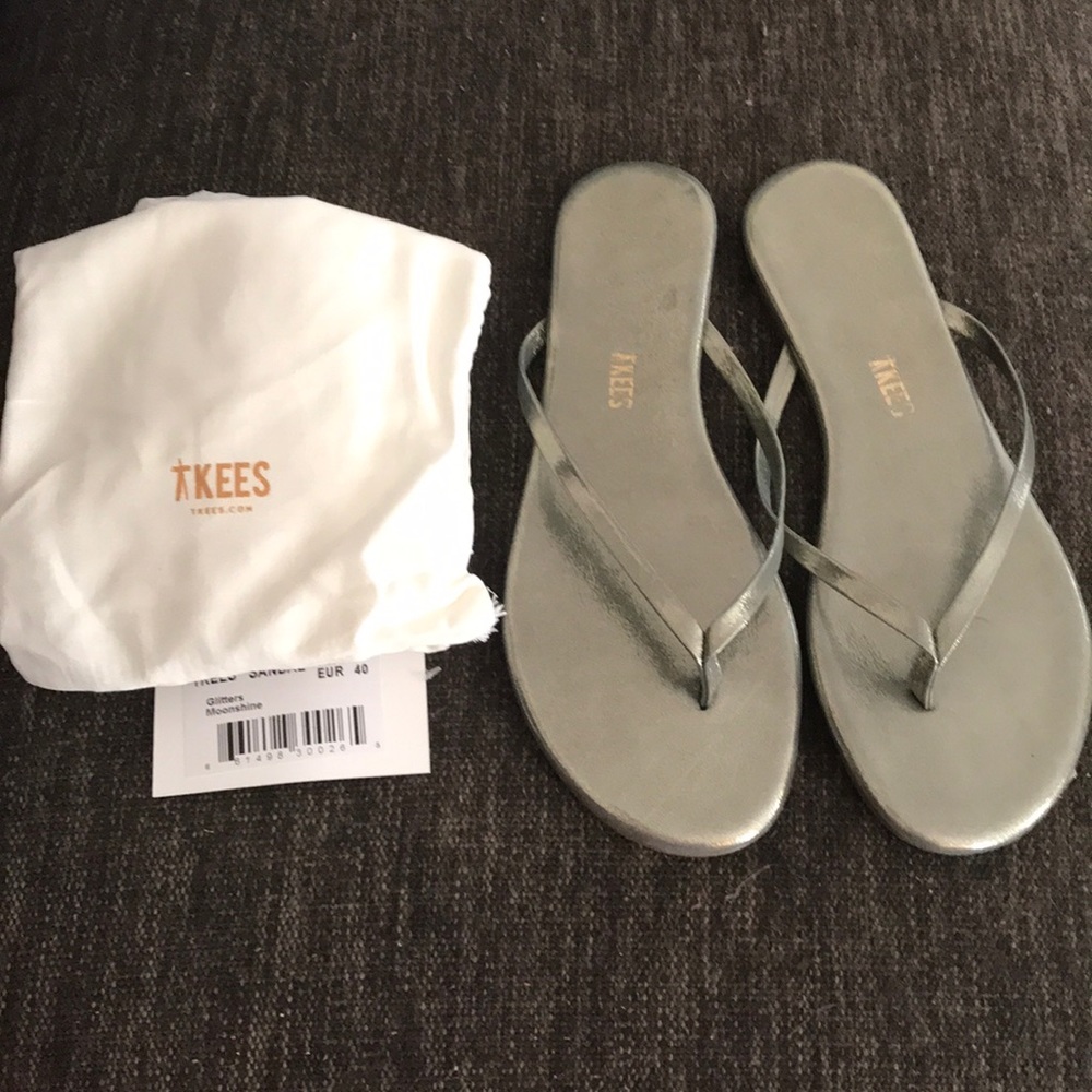 NWT Tkees metallic sandals